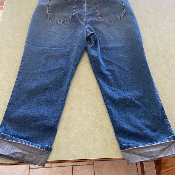 Women’s capri jeans size 10 curvy Capri - Picture 4 of 4